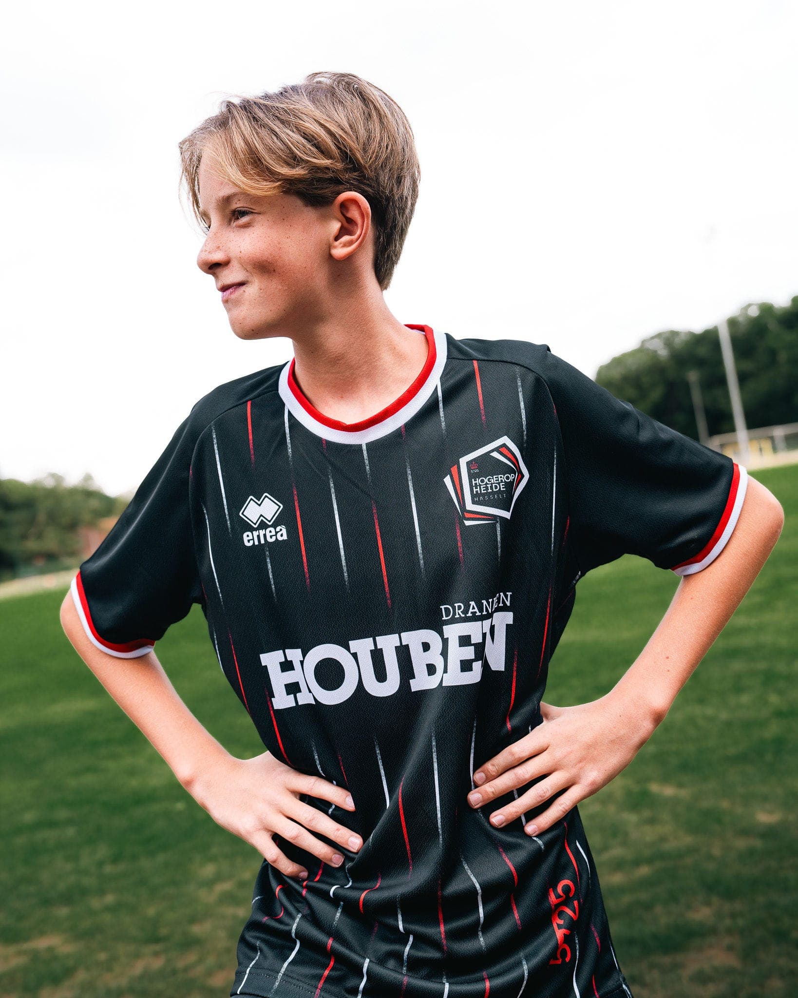 Jeugdspeler van Hogerop Heide op het veld